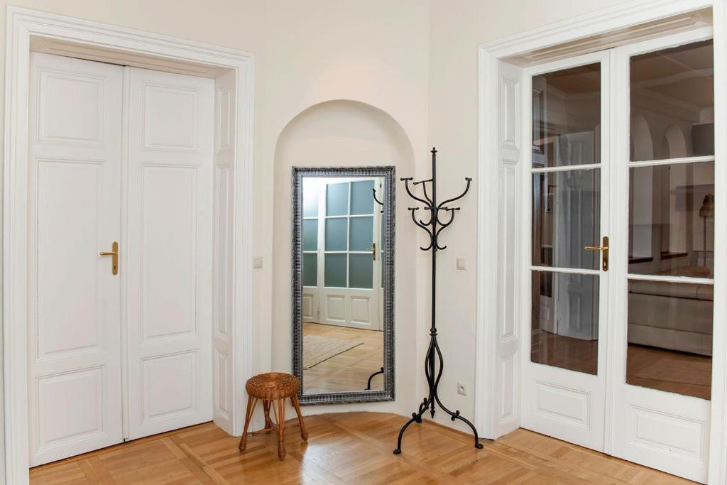 Velky Apartman Bratislava Exterior photo